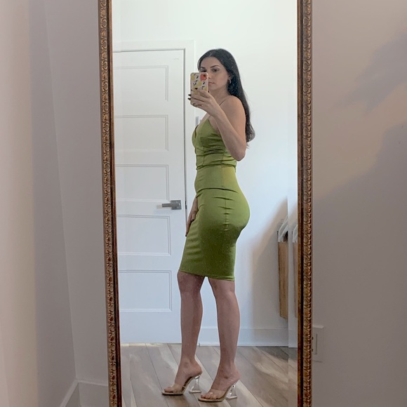 Stretchy metallic green/lime dress - Picture 1 of 6
